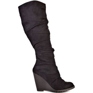 Black wedge suede boots